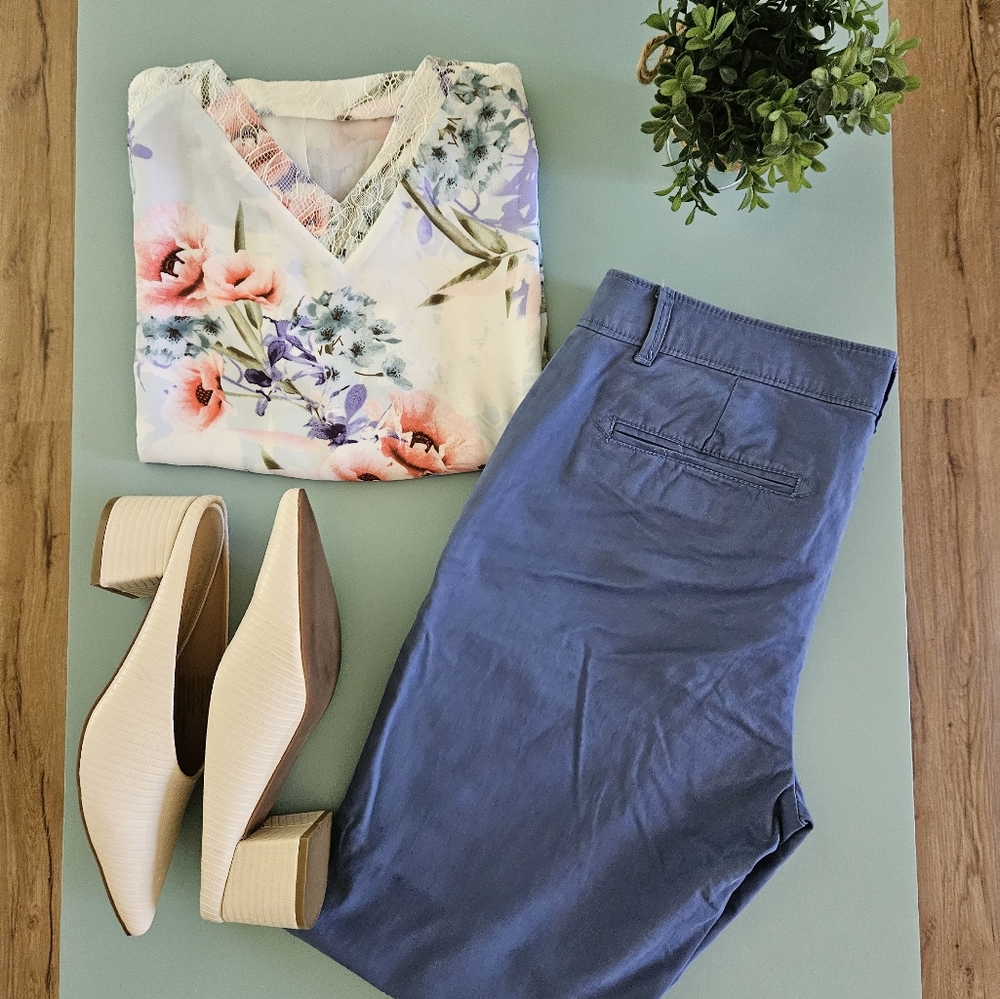 Banana Republic's girlfriend pants in size 4